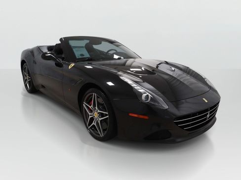 Used 2016 Ferrari California T RWD image 46