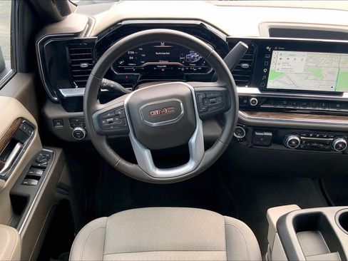 Used 2025 GMC Sierra 2500 SLE AWD/4WD image 5