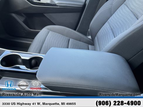 Used 2025 Chevrolet Equinox LT FWD image 20