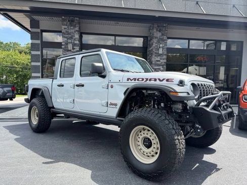 Used 2024 Jeep Gladiator Mojave w/ Technology Group AWD/4WD image 29