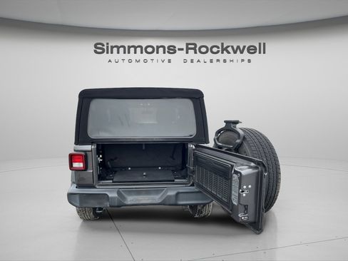 Used 2022 Jeep Wrangler Sport AWD/4WD image 5