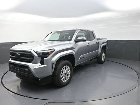 Used 2025 Toyota Tacoma SR5 AWD/4WD image 39