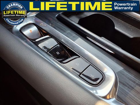 Used 2022 Buick Enclave Premium image 27