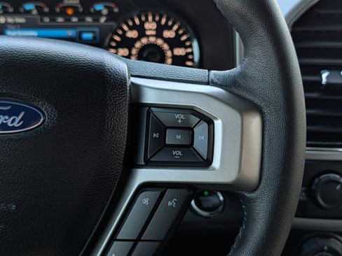 Certified 2019 Ford F150 Lariat image 25
