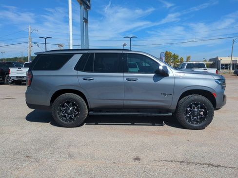 Used 2022 Chevrolet Tahoe Z71 w/ Luxury Package AWD/4WD image 7