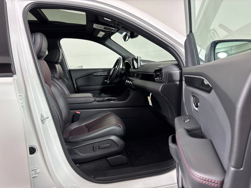 Certified 2025 Honda Pilot Black Edition image 8