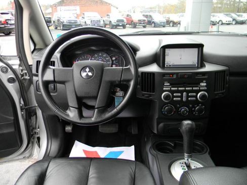 Used 2011 Mitsubishi Endeavor SE image 17