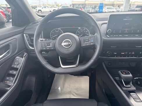 Used 2024 Nissan Rogue SV w/ SV Premium Package FWD image 17
