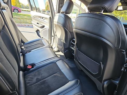 Certified 2023 Jeep Grand Cherokee Altitude image 11
