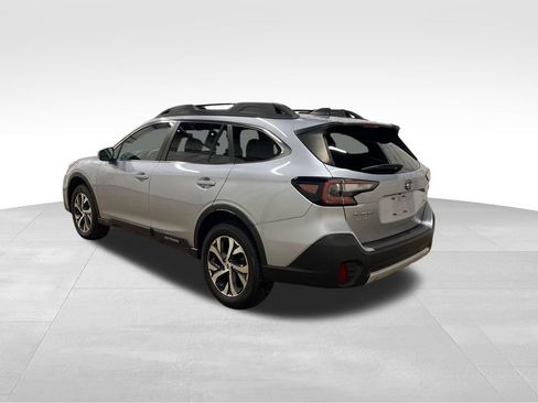 Certified 2022 Subaru Outback Limited AWD/4WD image 2