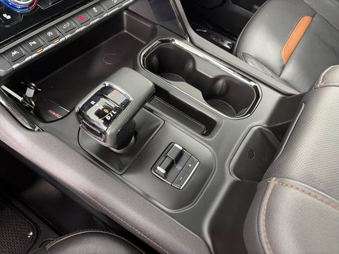Used 2025 GMC Sierra 1500 AT4 w/ Technology Package AWD/4WD image 23