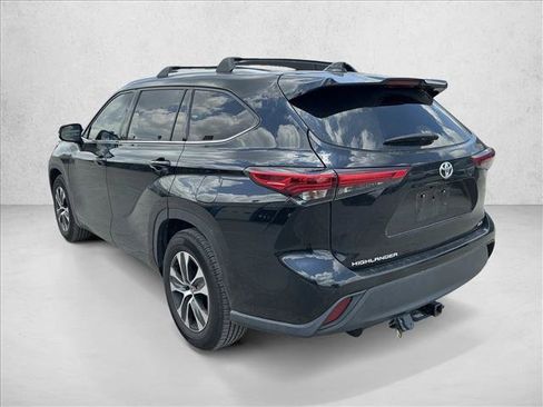 Used 2020 Toyota Highlander XLE FWD image 5