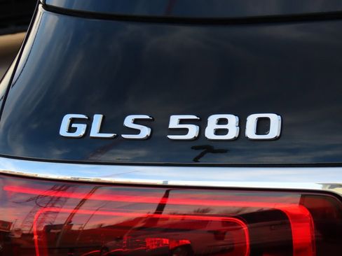Used 2021 Mercedes-Benz GLS 580 GLS 580 image 21