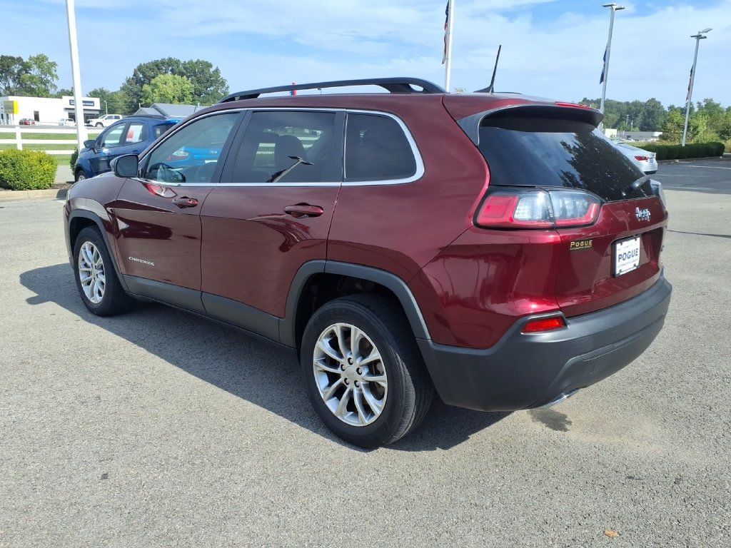 Used 2022 Jeep Cherokee Latitude Lux w/ Mopar Interior Package FWD image 3
