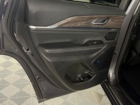 Used 2022 Jeep Grand Cherokee Overland w/ Advanced Protech Group III AWD/4WD image 29