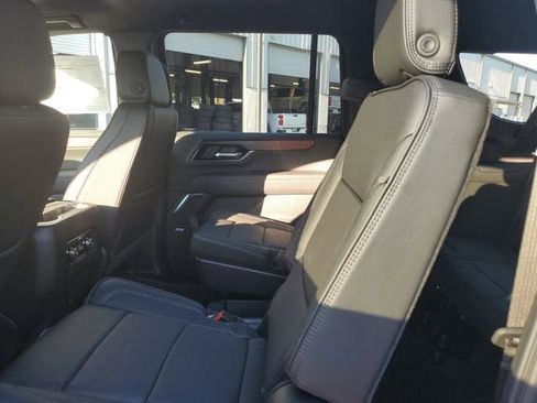 New 2025 GMC Yukon XL Denali image 11