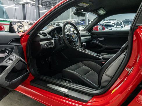 Used 2020 Porsche 718 Cayman GT4 RWD image 23