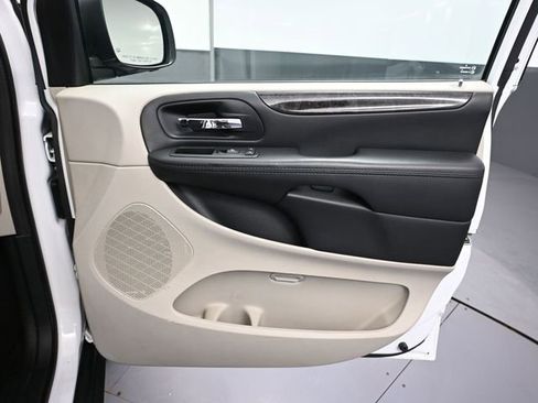 Used 2015 Dodge Grand Caravan American Value Package image 35