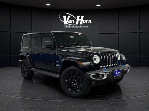 Used 2022 Jeep Wrangler Unlimited Sahara w/ Cold Weather Group AWD/4WD image 1