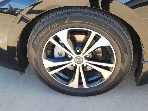 Used 2020 Nissan Sentra SV image 7