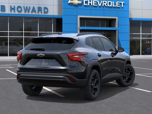 New 2026 Chevrolet Trax LT w/ Midnight Edition FWD image 4