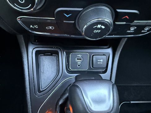 Used 2019 Jeep Cherokee Latitude Plus image 24