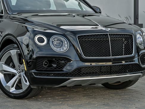 Used 2020 Bentley Bentayga AWD/4WD image 2
