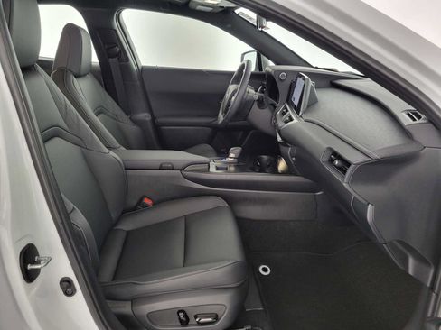 Certified 2026 Lexus UX 300h FWD image 10