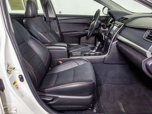 Used 2017 Toyota Camry SE image 39