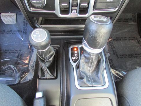 Used 2025 Jeep Wrangler Unlimited Sahara AWD/4WD image 26