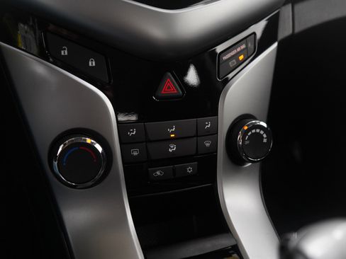 Used 2014 Chevrolet Cruze LT image 22