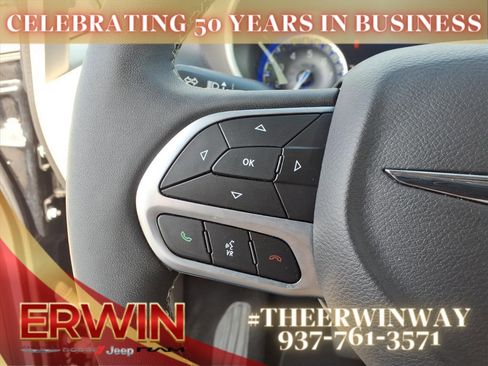 Certified 2024 Chrysler Pacifica Touring-L image 18