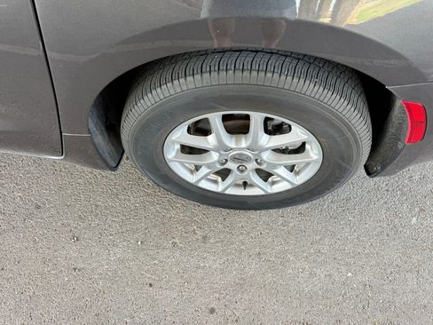Used 2023 Chrysler Pacifica Touring-L FWD image 29