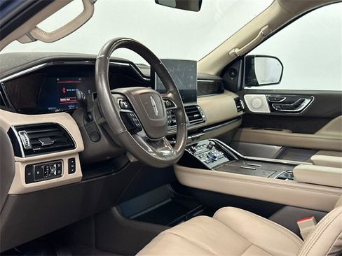 Used 2022 Lincoln Navigator Reserve image 18