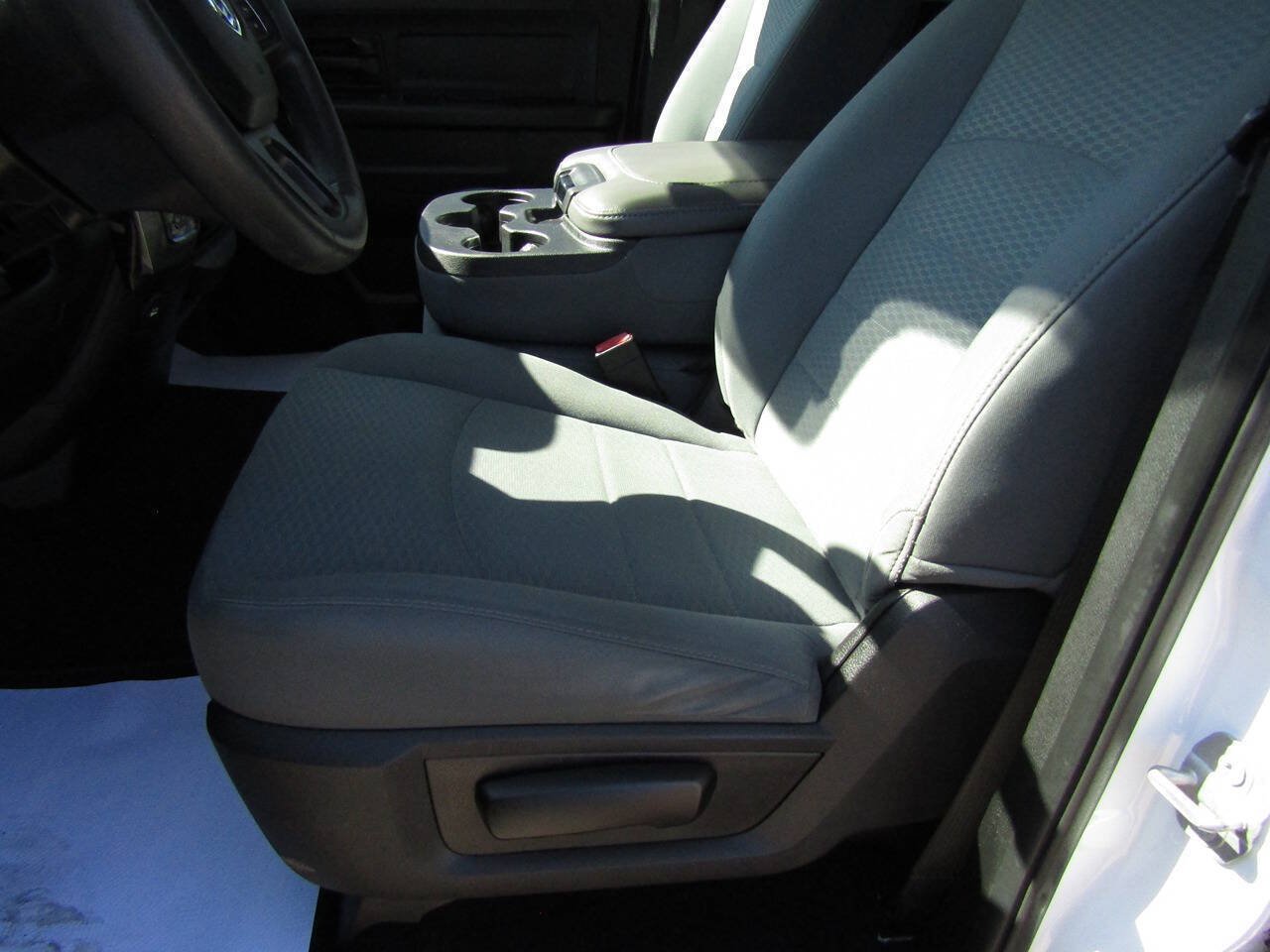 Used 2019 RAM 1500 Express AWD/4WD image 10