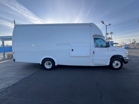 Used 2017 Ford E-450 and Econoline 450 Super Duty w/ Shuttle Bus Prep Package image 2