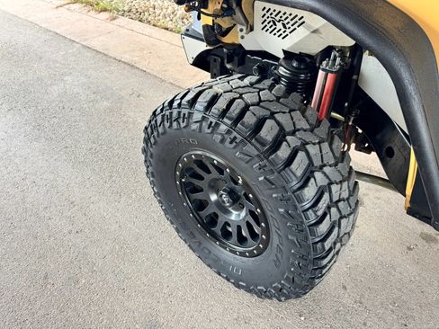 Used 2014 Jeep Wrangler Unlimited Rubicon w/ Max Tow Package AWD/4WD image 31