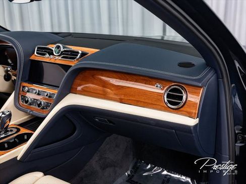 Used 2023 Bentley Bentayga Extended Wheelbase AWD/4WD image 39
