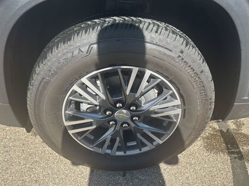 Used 2026 Chevrolet Traverse LT AWD/4WD image 9