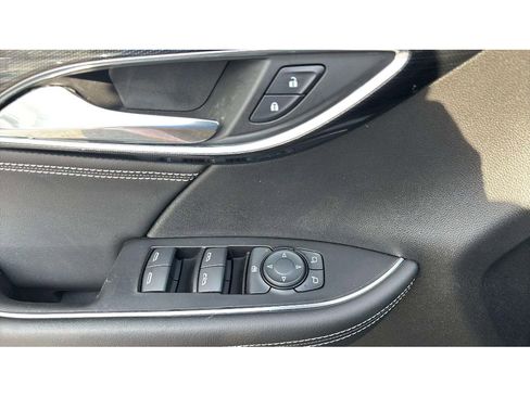 Used 2023 Buick Envision Preferred image 18