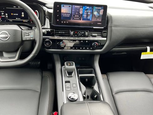 New 2026 Nissan Pathfinder SL image 3