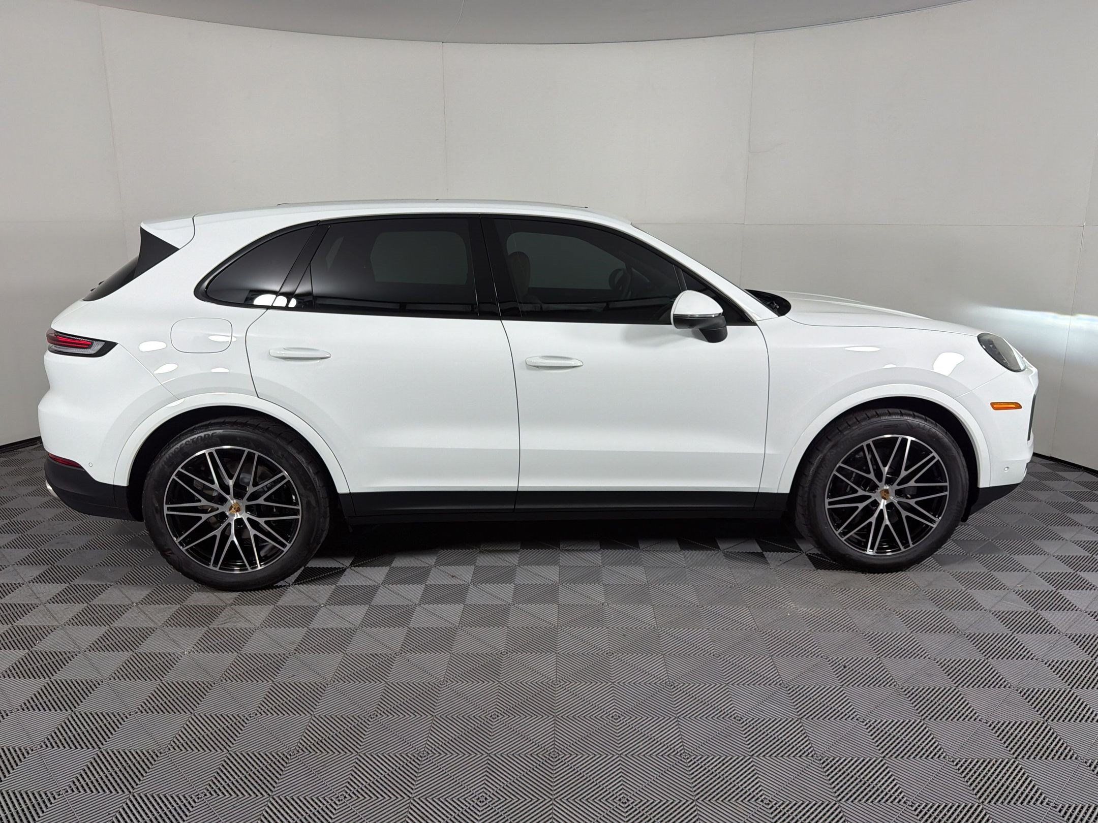 Used 2026 Porsche Cayenne AWD/4WD image 8