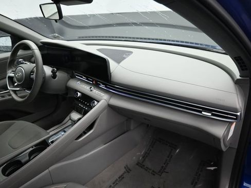 Used 2025 Hyundai Elantra SEL image 9