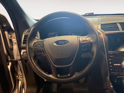 Used 2019 Ford Explorer Limited w/ Class III Trailer Tow Package AWD/4WD image 13