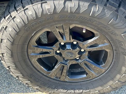 Used 2018 Toyota Tacoma TRD Sport w/ Technology Package AWD/4WD image 22
