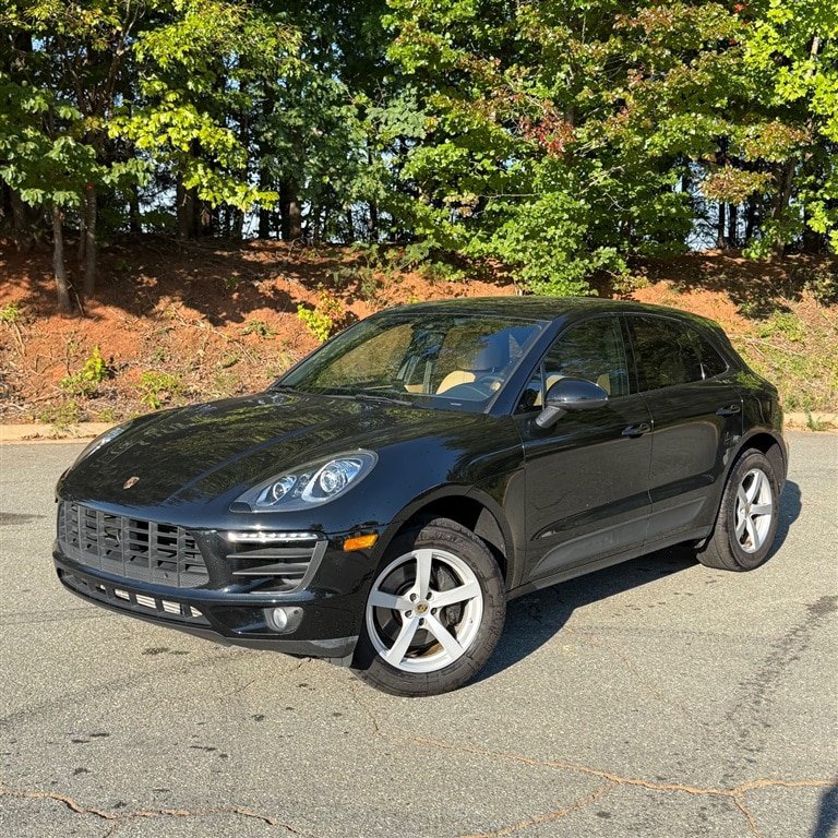 Used 2018 Porsche Macan AWD/4WD image 3