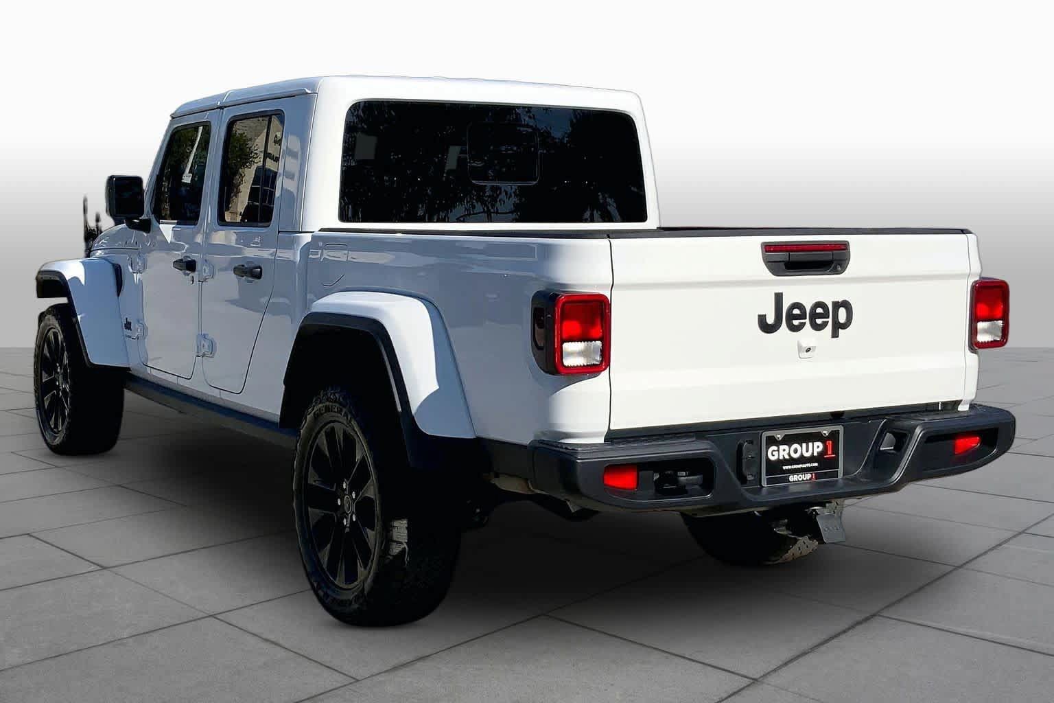 Used 2025 Jeep Gladiator Sport AWD/4WD image 12