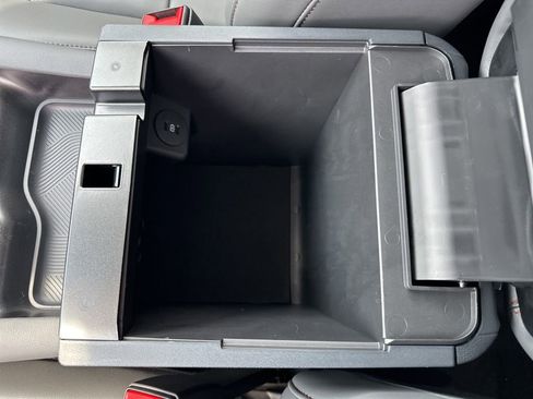 New 2025 Ford Explorer Active w/ Active Comfort Package image 32