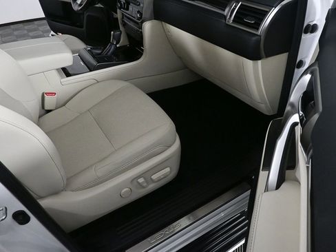 Used 2023 Lexus GX 460 Premium image 18