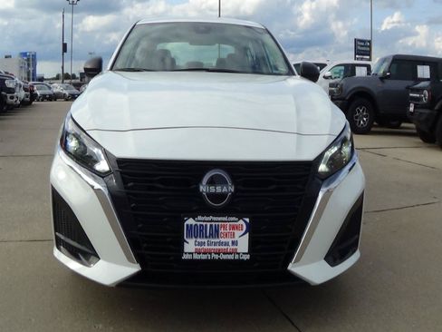 Used 2025 Nissan Altima 2.5 SV FWD image 3